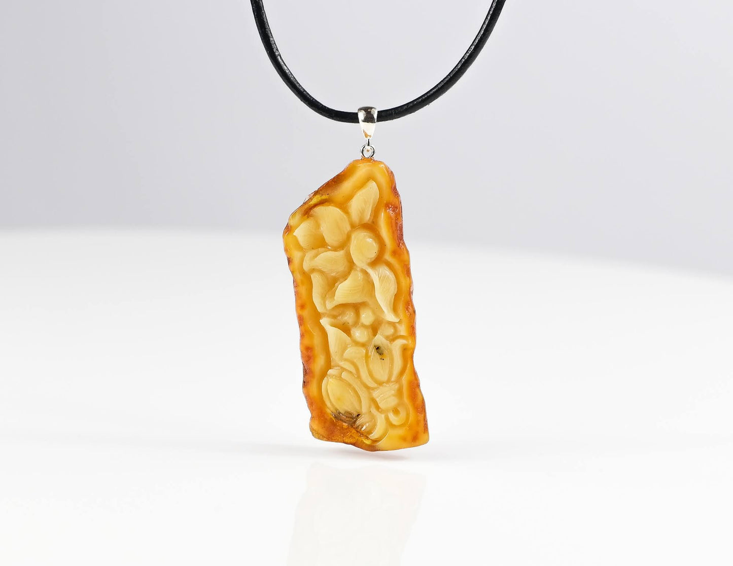 Floral Pendant Baltic Amber